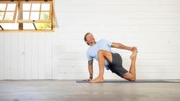 Robert Sidoti - Stretch Daily (35 mins) - Level Suitable for All