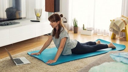 8 Ways to Find the Right Live Online Yoga Class