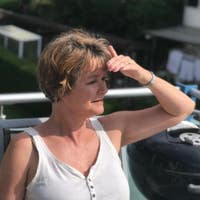 Rylla R